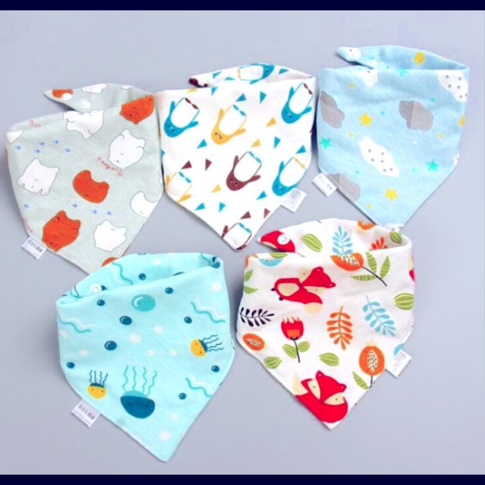 NWT BABY TRIANGLE BANDANA BIBS